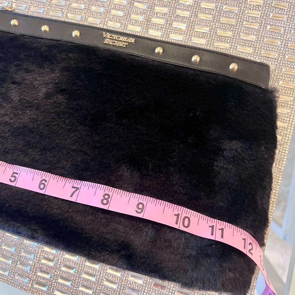 🖤 FAUX FUR Black Cosmetic Case Victoria’s Secret NEW - Picture 4 of 5